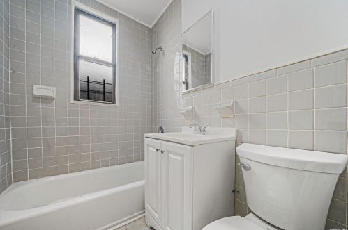 4219 Digney Ave, Bronx NY  10466-2058 exterior
