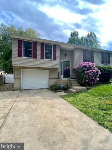 9 Royal Ln, Dover, DE 19901-6105