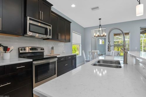 14487 Manchester Dr, Naples FL  34114-8630 exterior