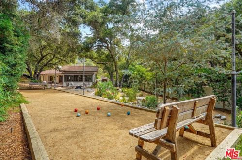 1719 Oak Dr, Topanga CA  90290-4025 exterior