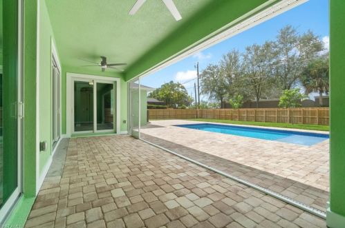 28124 Sunset Dr, Bonita Springs FL  34134-7503 exterior