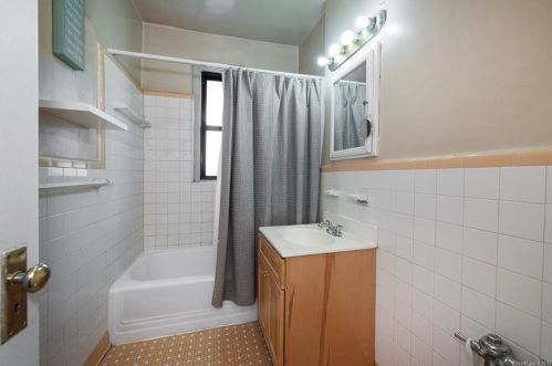30 Clinton Pl, New Rochelle NY  10801-6316 exterior