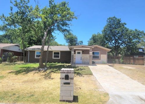 4800 Marshall St, Fort Worth, TX 76119-7529