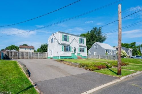7 Donna St, East Brunswick, NJ 08816-3918