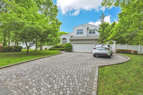 10 Wisteria Ln, Lake Grove, NY 11755-1843