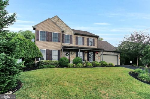 490 Silver Maple Ct, Mount Wolf, PA 17347-9695