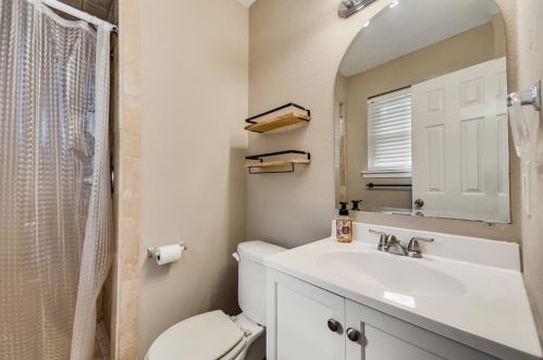 7521 College Cir, Fort Worth TX  76180-6233 exterior