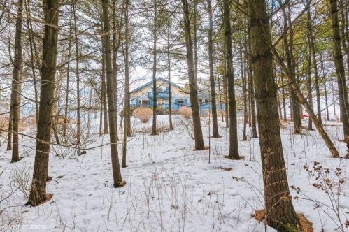 6457 Clover Rd, Manitowoc, WI 54220-9273
