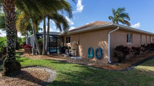 20 Crestwood Cir, Lehigh Acres FL 33936-5900 exterior