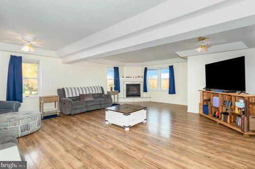 11 Thrush Dr, Carlisle PA  17015-7653 exterior