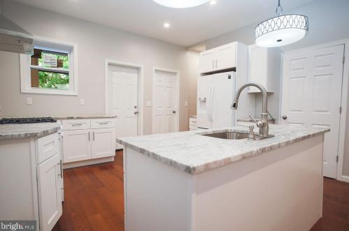 1054 Stuyvesant Ave, Trenton NJ  08618-4123 exterior