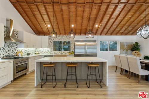 4951 Cedros Ave, Van Nuys CA  91403-1637 exterior