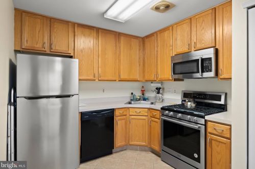 3102 Ebbtide Ln, Palmyra NJ  08065-2132 exterior