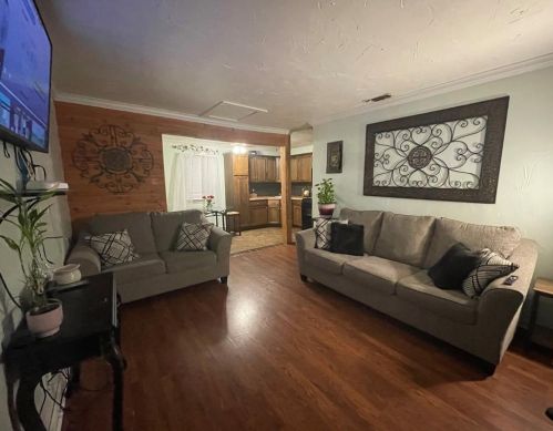 525 Pershing Dr, Denton, TX 76209-8013