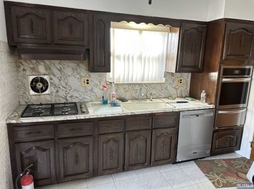 453 7th St, Palisades Park NJ  07650-2303 exterior