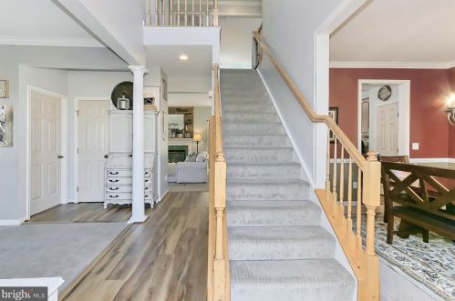 6012 Abernethy Ln, Gainesville VA 20155-4505 exterior