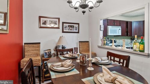 16 Willow Ct, Trenton NJ  08619-4626 exterior