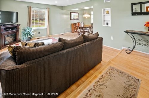 9 Salem Ln, Jackson Twp NJ  08527-1210 exterior