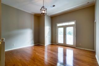 2023 Stokes Ln, Nashville, TN 37215-1519