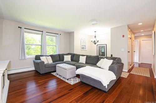 4 Nashua Rd, Tompkins Corners, NY 10579-1710