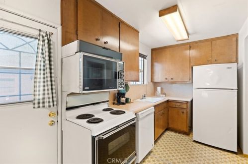 4419 South St, Lakewood CA  90712-1149 exterior