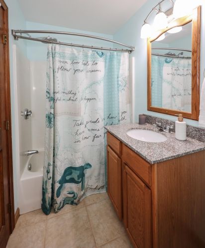 16 10th St, Kingston NH  03848-3717 exterior