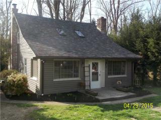 11 Walnut Rd, Laughlintown, PA 15655-1005