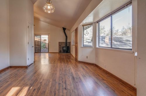 708 Doris Dr, Grass Valley CA  95945-5524 exterior