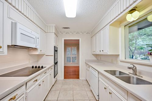 5662 Vega Dr, Fort Worth TX  76133-2962 exterior