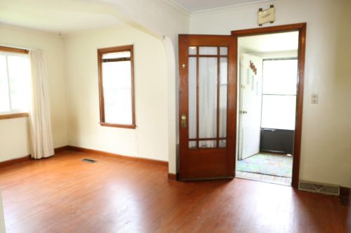 1698 Ivy Ave, Saint Paul, MN 55106-2231
