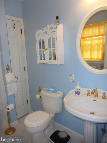 1114 Hunters Chase Ln, Lebanon PA  17046-1575 exterior