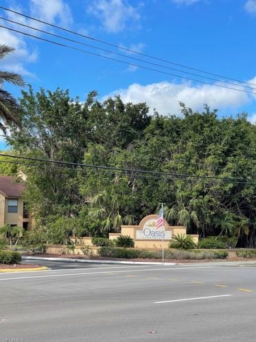 2166 Arbour Walk Cir, Naples FL  34109-6852 exterior