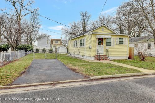 127 Cedar Ave, Middletown NJ  07748-5503 exterior