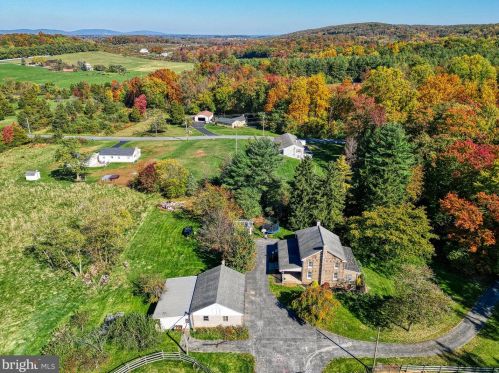 7455 Hillside Dr, Spring Grove PA  17362-8555 exterior