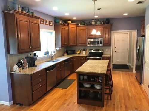 67 Highland Dr, Amston, CT 06231-1759