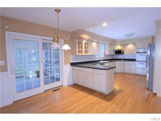 6 Werf Dr, West Redding CT  06896-1018 exterior