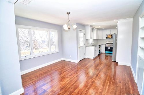 5 Walnut Ave, Huntington CT  06484-2913 exterior