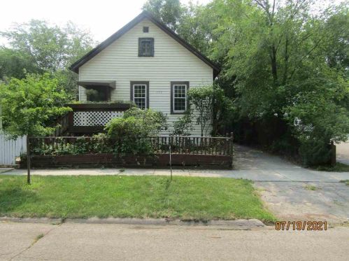 1152 Harvey St, Green Bay, WI 54302-1410