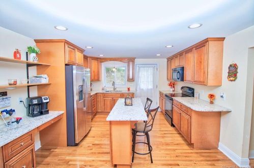 124 Jackson St, Litchfield CT  06787-2011 exterior