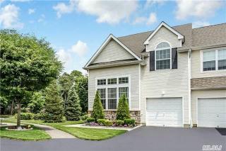 11 Grand Canyon Ct, Bohemia, NY 11716-4124