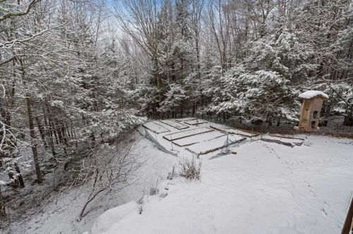 12 Ginger Dr, Goffstown NH  03045-2939 exterior