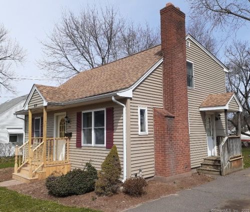 819 Center St, Manchester, CT 06040-2705