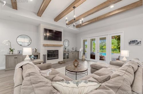 1088 Squire Johns Ln, Palm City, FL 34990-7832