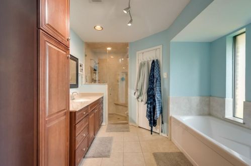 1932 Kensington Dr, Carrollton TX 75007-2440 exterior