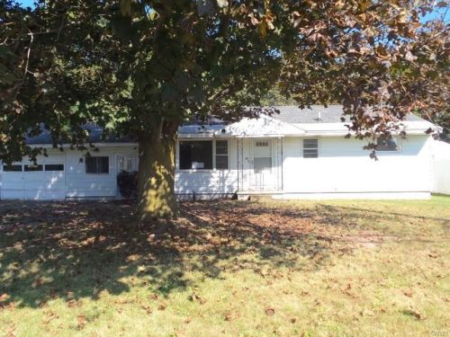 611 3rd St, Fulton, NY 13069-3124