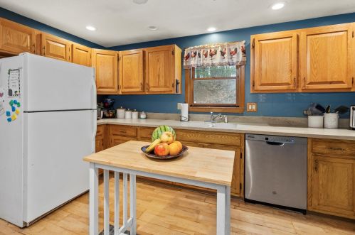 10 Lorri Rd, Derry NH  03038-4112 exterior