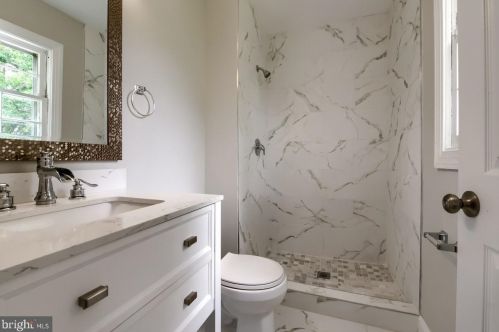 37 Needlepoint Ln, Willingboro NJ  08046-1918 exterior