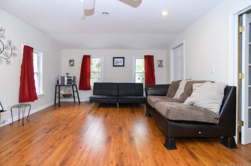 1759 Main St, Waterbury, CT 06704-2770
