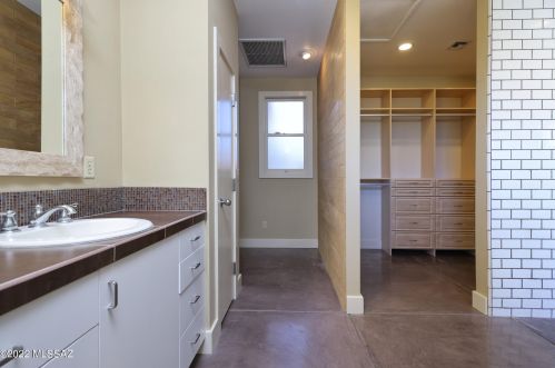 1042 3 Ave, Tucson AZ  85705-7472 exterior