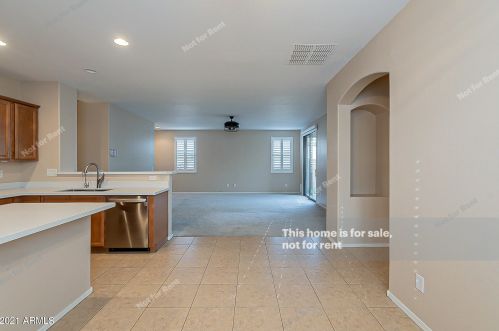 1377 Chestnut Ln, Gilbert AZ  85298-6844 exterior